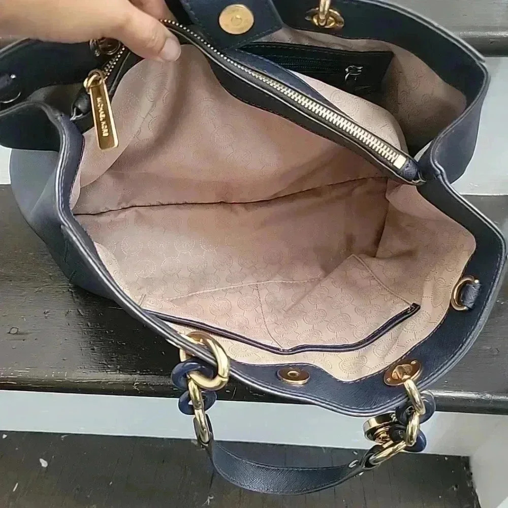 MICHAEL Michael Kors Navy Blue Saffiano Leather Cynthia Tote Roomy Luxury - Picture 6 of 8